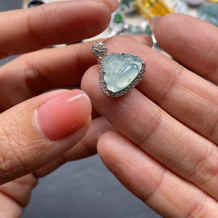翡翠颈饰未镶嵌翡翠