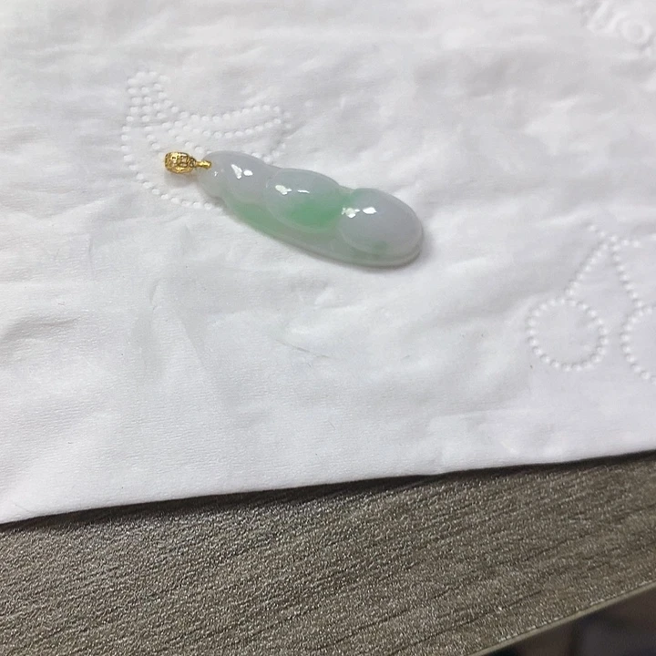 翡翠18K金镶嵌颈饰豆子