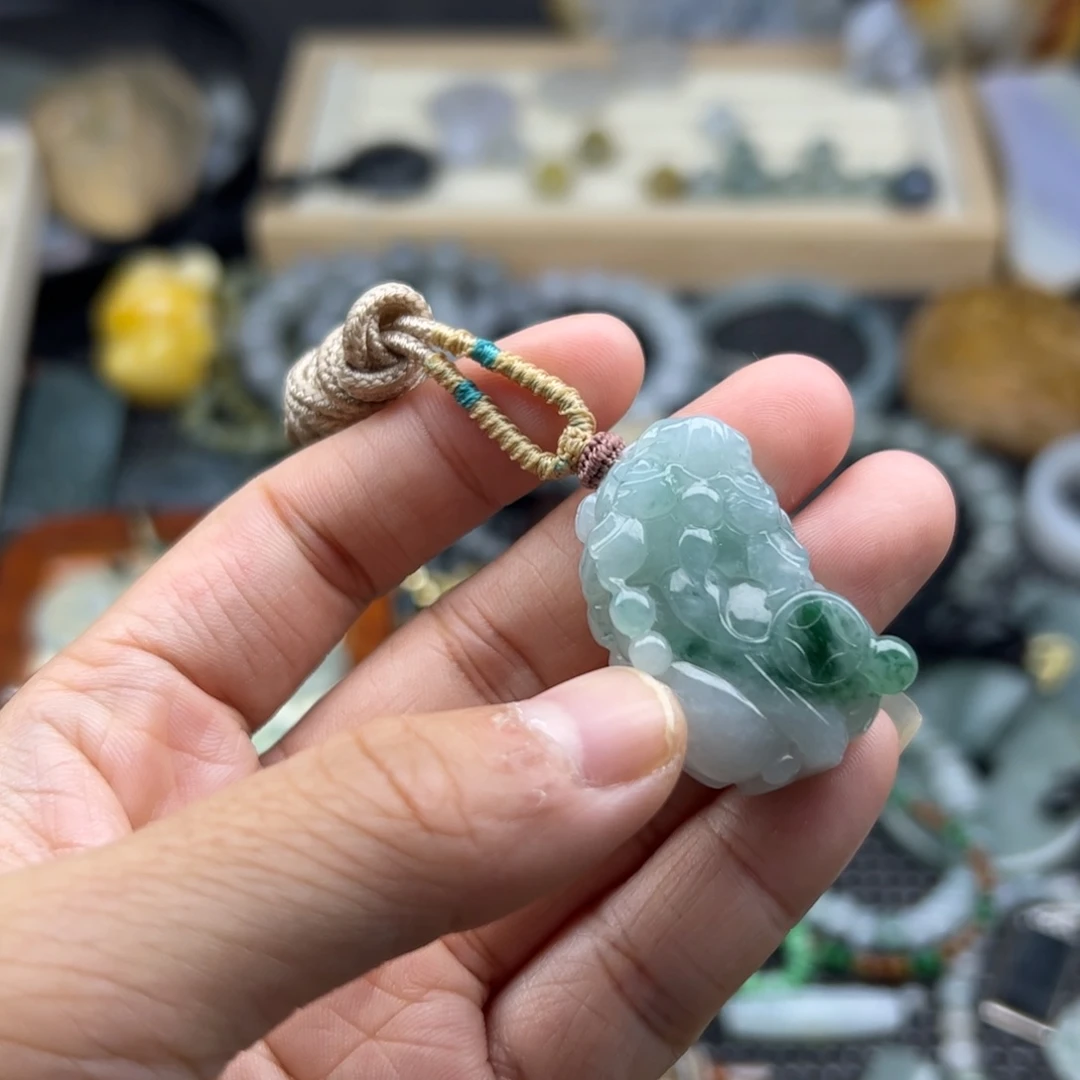 颈饰未镶嵌翡翠貔貅