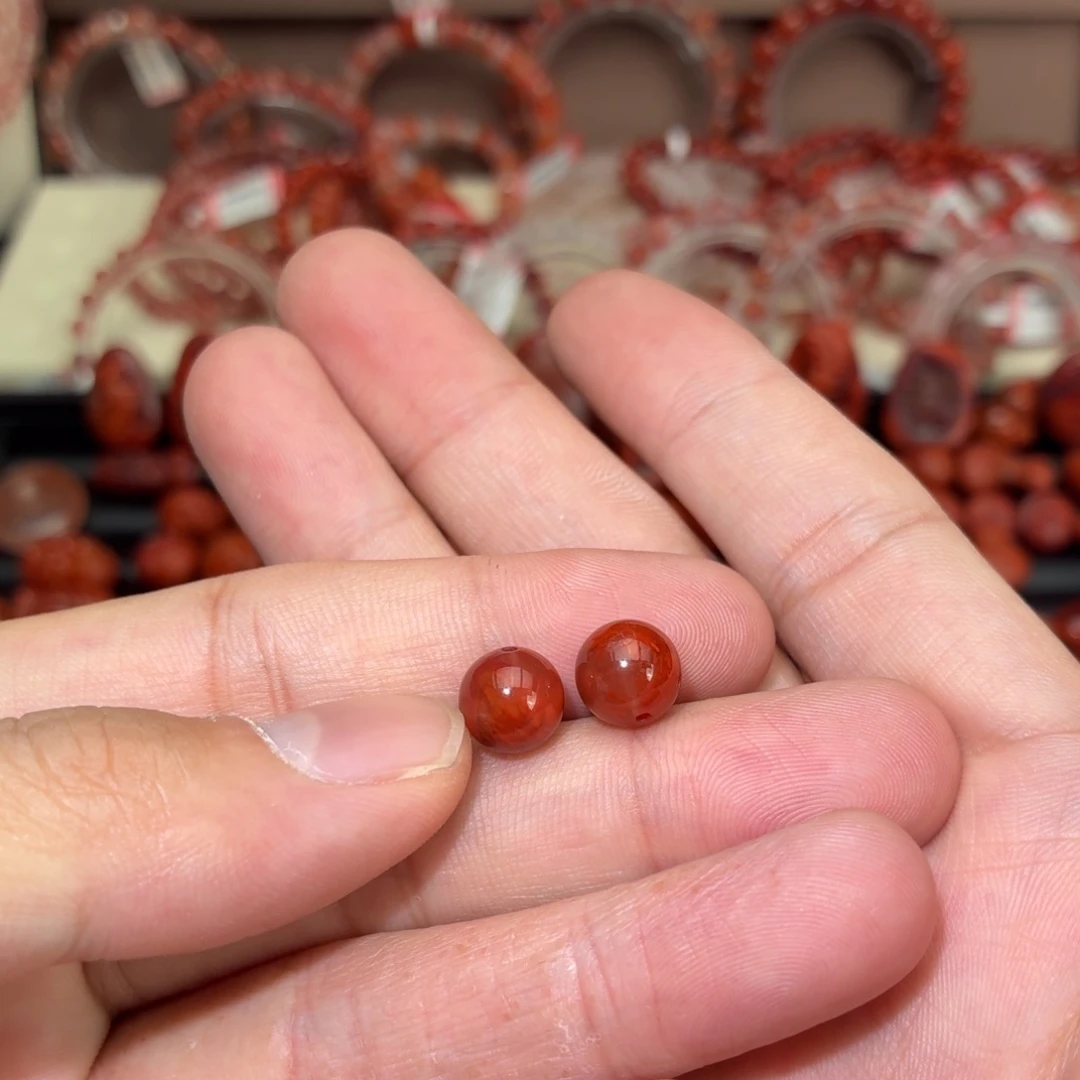 南红玛瑙未镶嵌颈饰圆珠一对