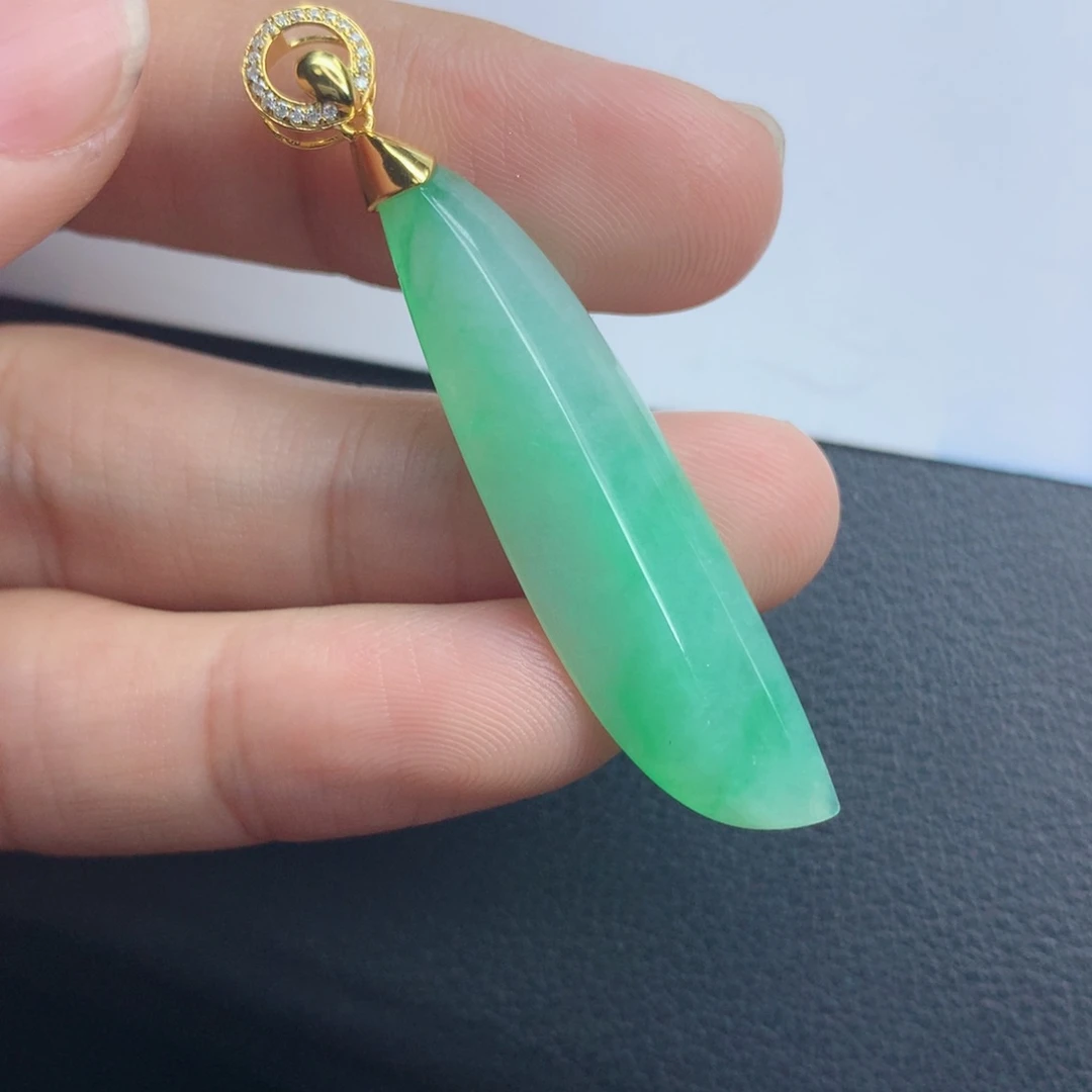 翡翠颈饰未镶嵌随行