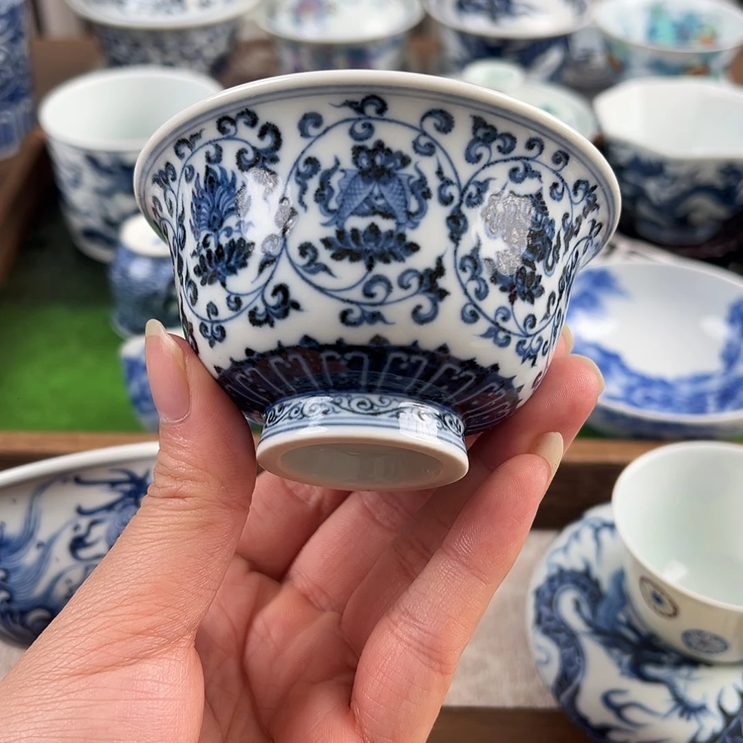 青花莲托八宝手工手绘