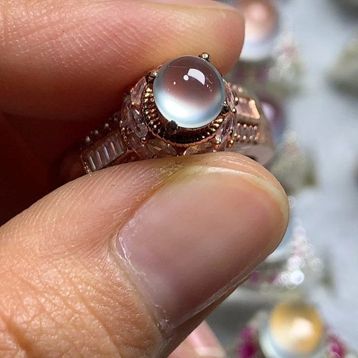 翡翠未镶嵌戒指铜托，卖裸石，需要二次镶嵌