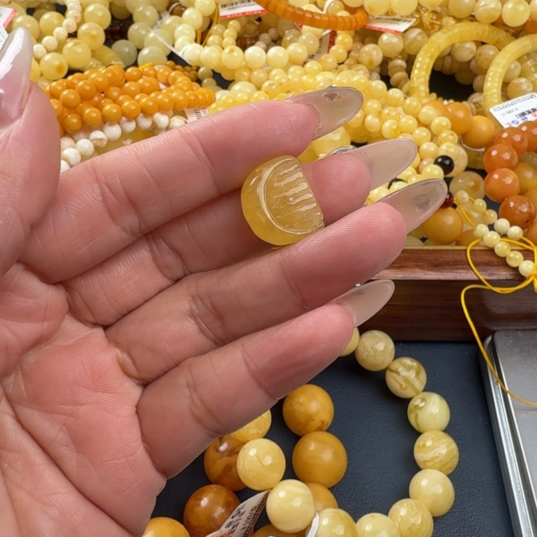 琥珀未镶嵌珠宝奇石