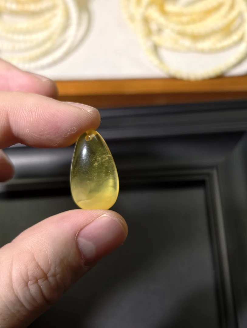 金珀水滴吊坠24.9*14.3mm