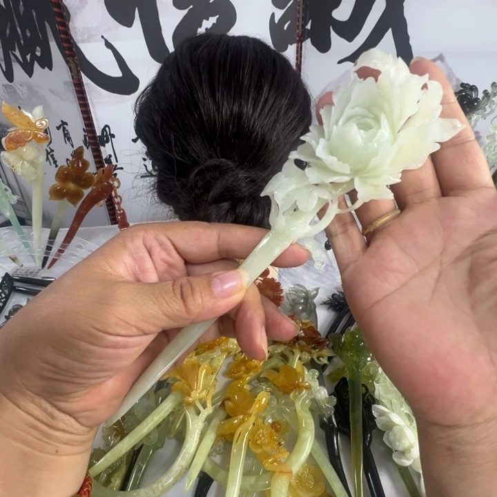 蛇纹石玉未镶嵌发饰辞****?