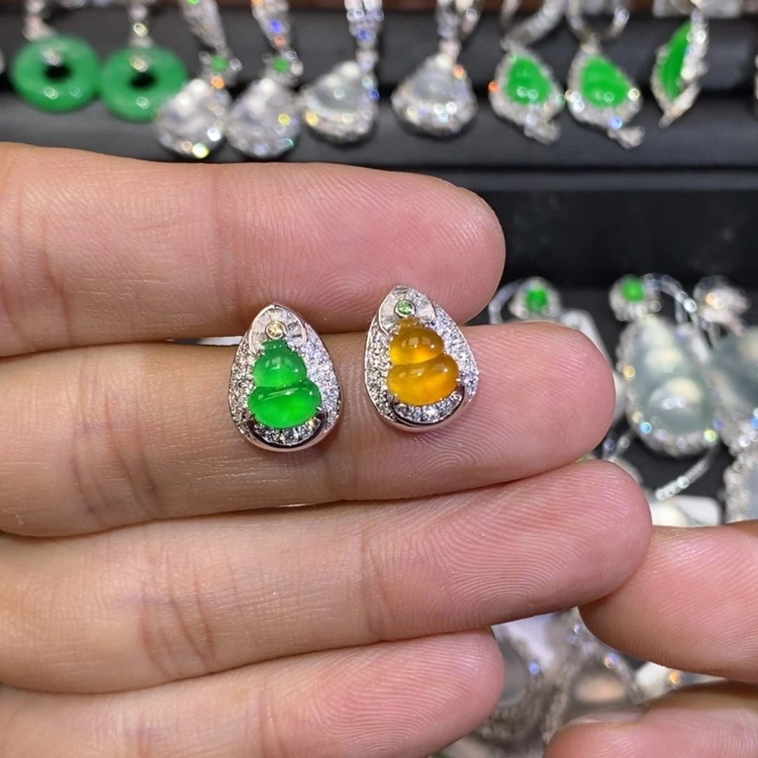 18K金镶嵌翡翠耳钉AB款葫芦