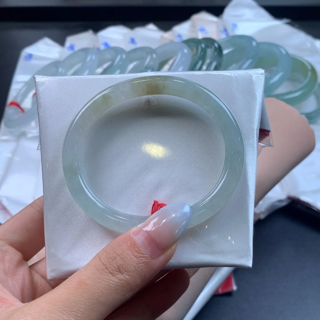 翡翠未镶嵌手镯54贵妃