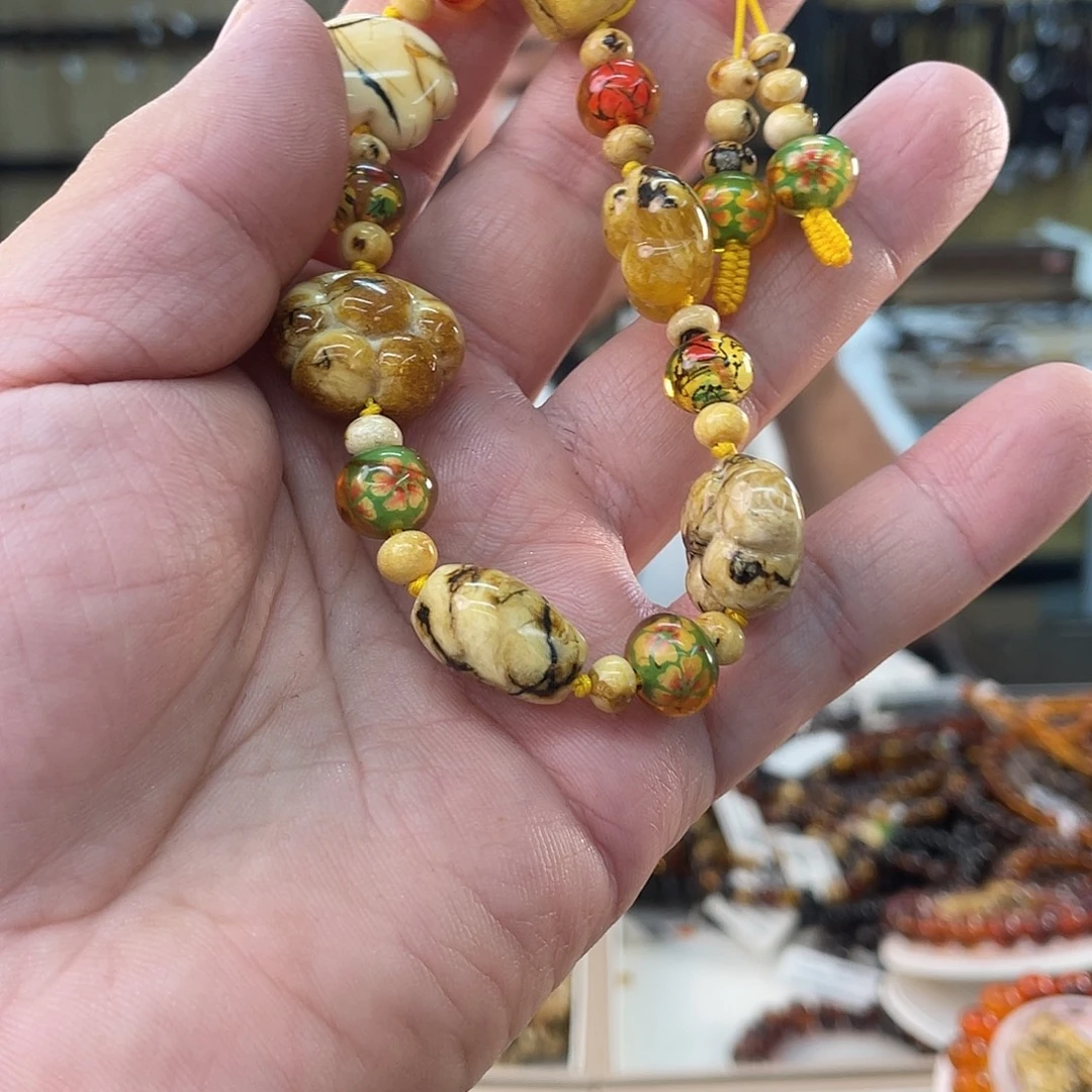 Z***清琥珀未镶嵌裸石随行手串