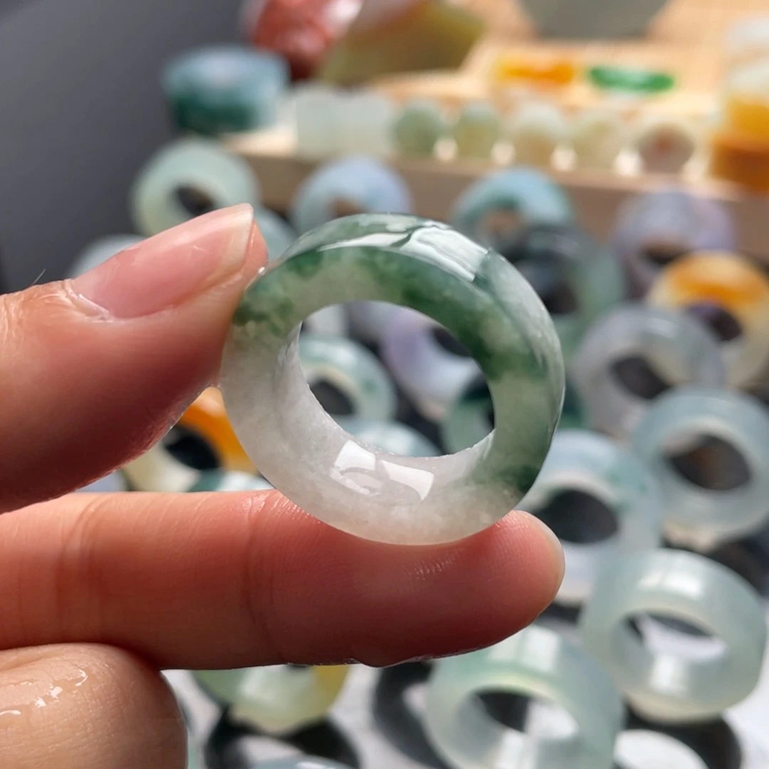 定制翡翠未镶嵌戒指