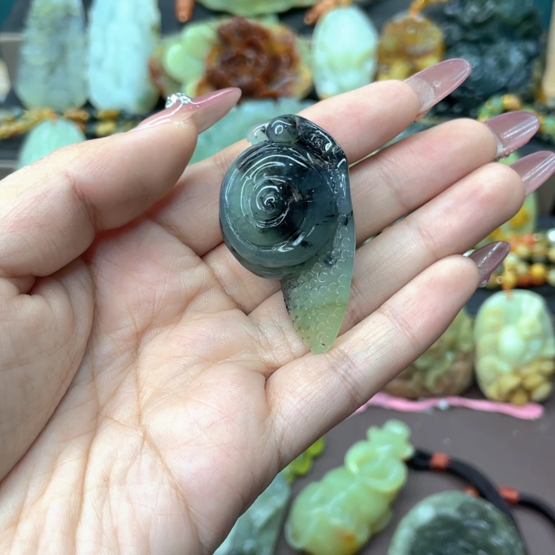 蛇纹石玉颈饰未镶嵌