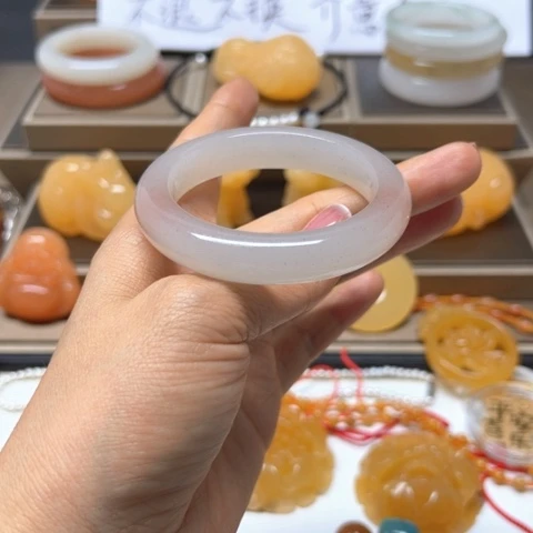 石英质玉（黄龙玉）未镶嵌手镯?***子