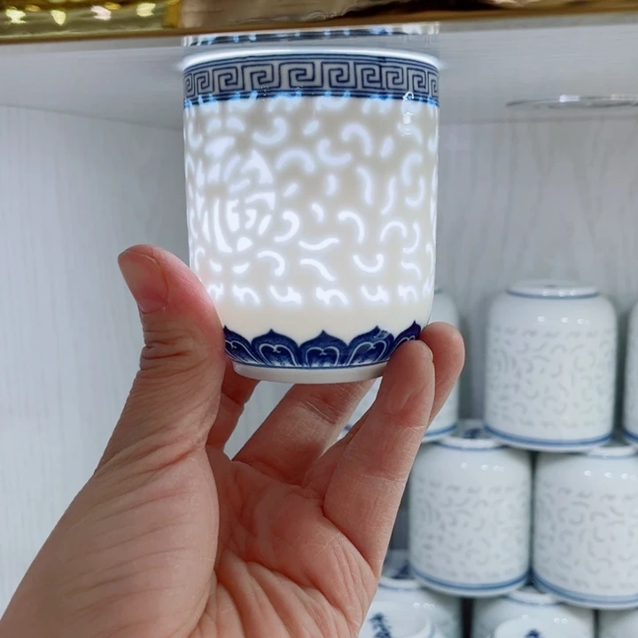 青花玲珑满雕青花可乐杯