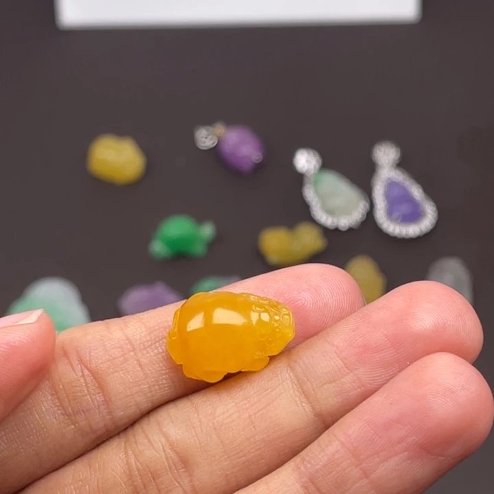 楹***楹翡翠未镶嵌颈饰吊坠