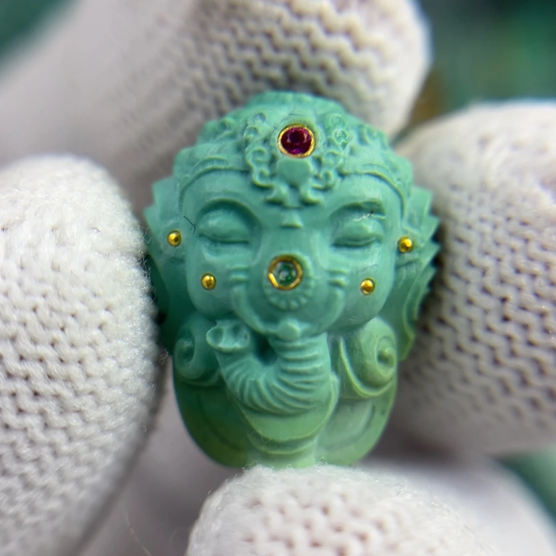 绿松石配饰未镶嵌