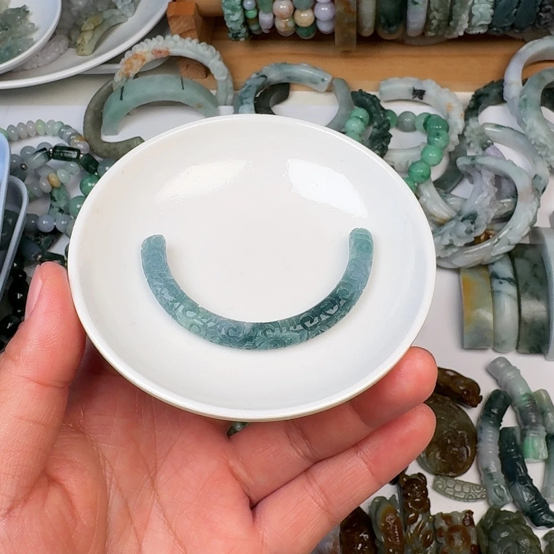 定制翡翠未镶嵌半镯