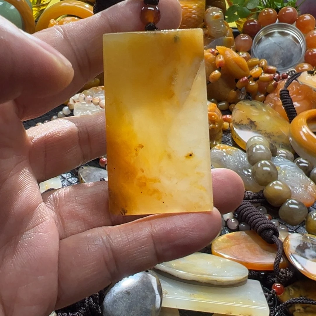 石英质玉未镶嵌颈饰