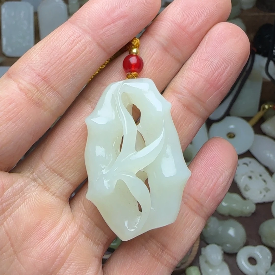 和田玉挂件未镶嵌周**