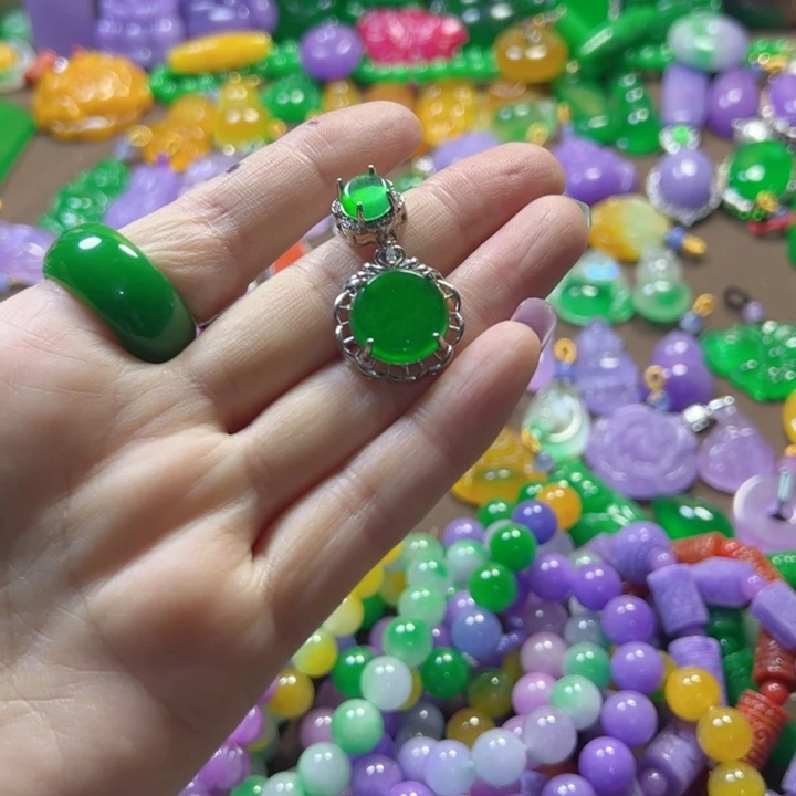 翡翠未镶嵌颈饰吊坠