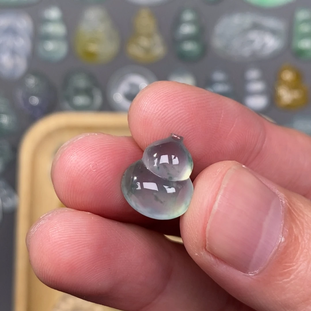 翡翠未镶嵌颈饰葫芦