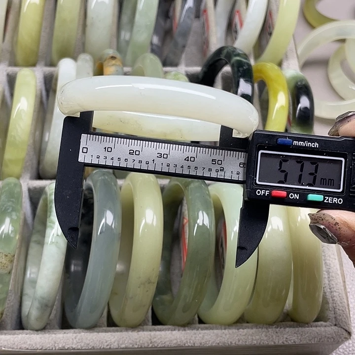 蛇纹石玉未镶嵌手镯333