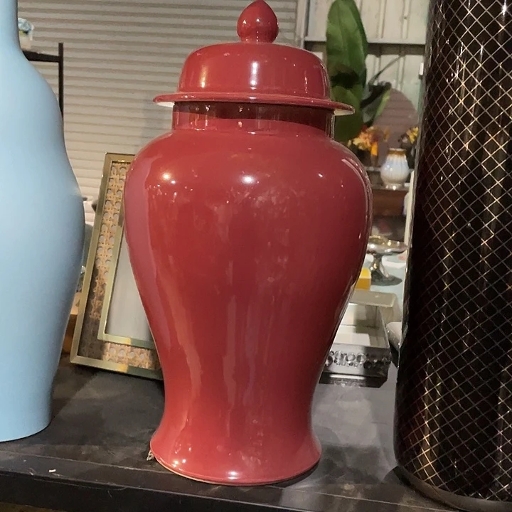 陶瓷花瓶，茶杯茶具。