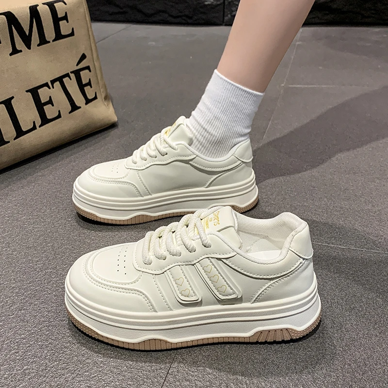 爱心软底小白鞋女2025秋季新款春季透气耐脏休闲百搭运动舒适板鞋
