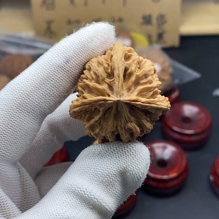 T***y文玩核桃吊坠虫磕碰不退不换