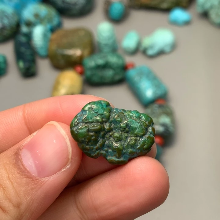 绿松石未镶嵌颈饰