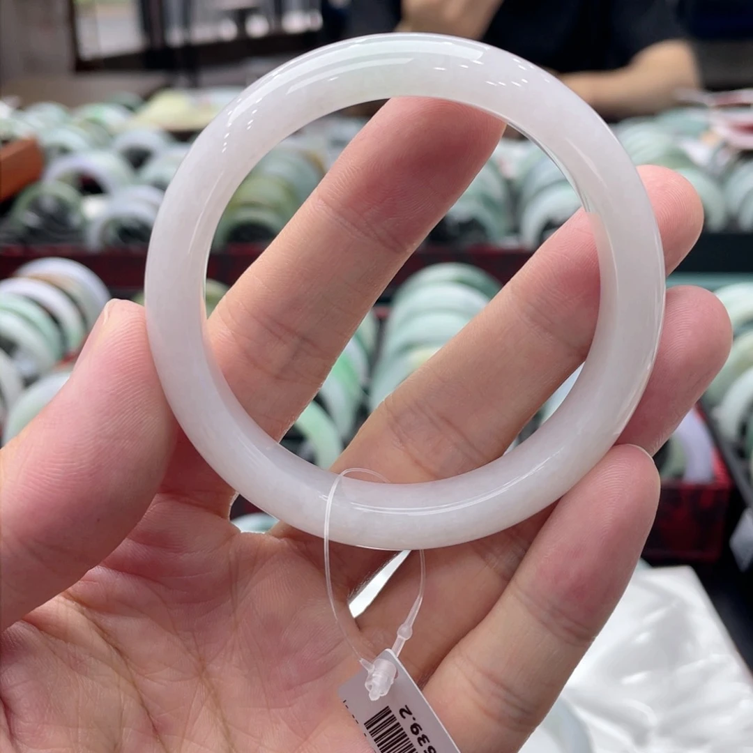 翡翠手镯未镶嵌手镯