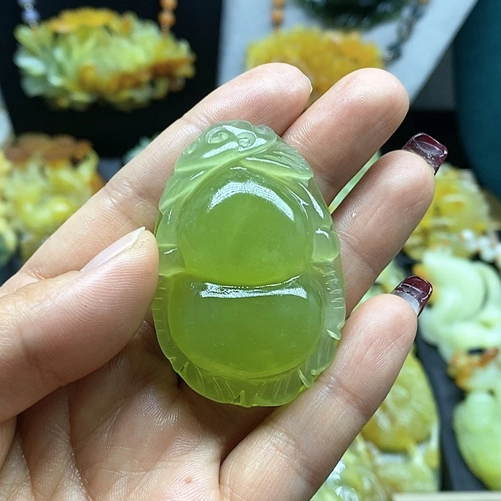 蛇纹石玉挂件未镶嵌