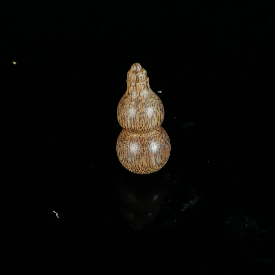 DY-B7291 文莱老料9分沉葫芦 3.18x1.5cm 1.57g