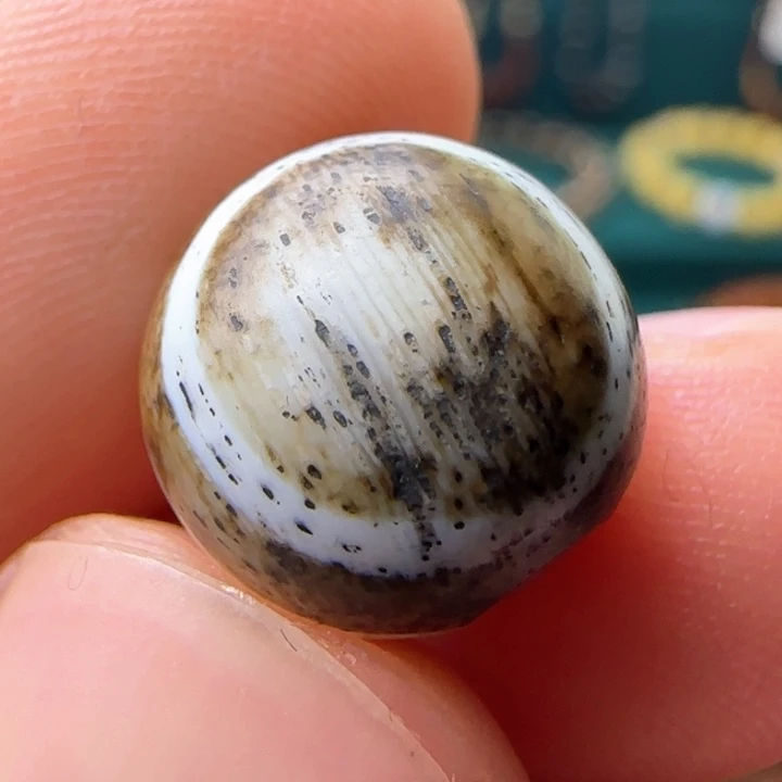 只买单纯的吊坠，没带链子，属的性质。无