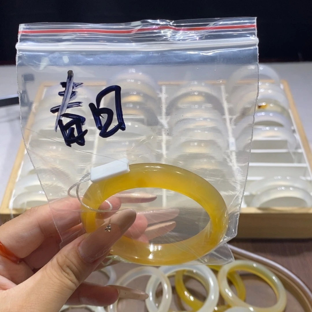 春***ᐝ玛瑙/玉髓手镯未镶嵌