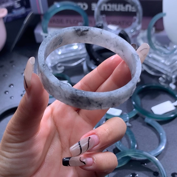 定制翡翠未镶嵌手镯