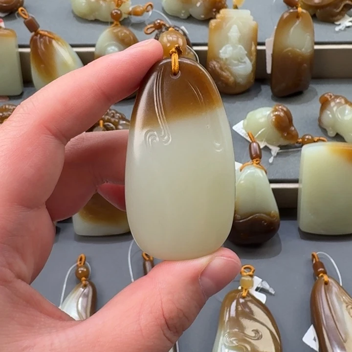 和田玉未镶嵌颈饰