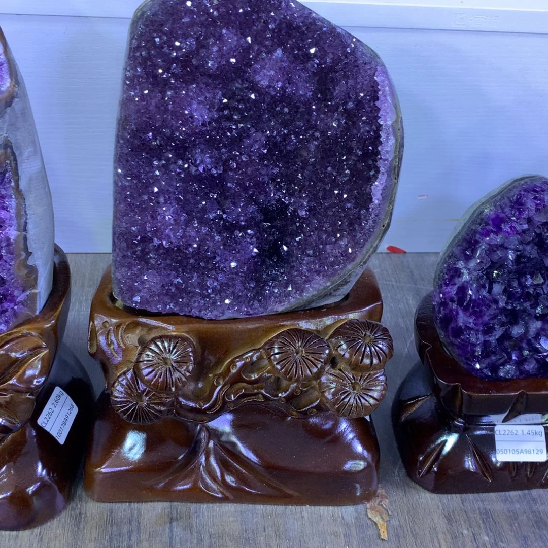 织绣乌拉圭紫水晶