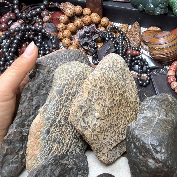 煜***道石英石六个龟裂纹原石