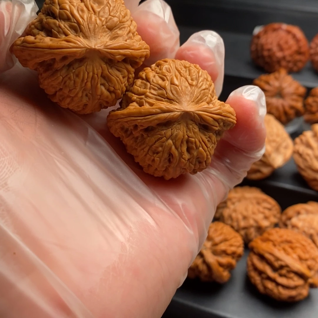 文玩核桃吊坠41红宝石