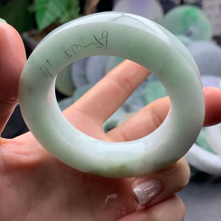 未镶嵌手镯定制翡翠