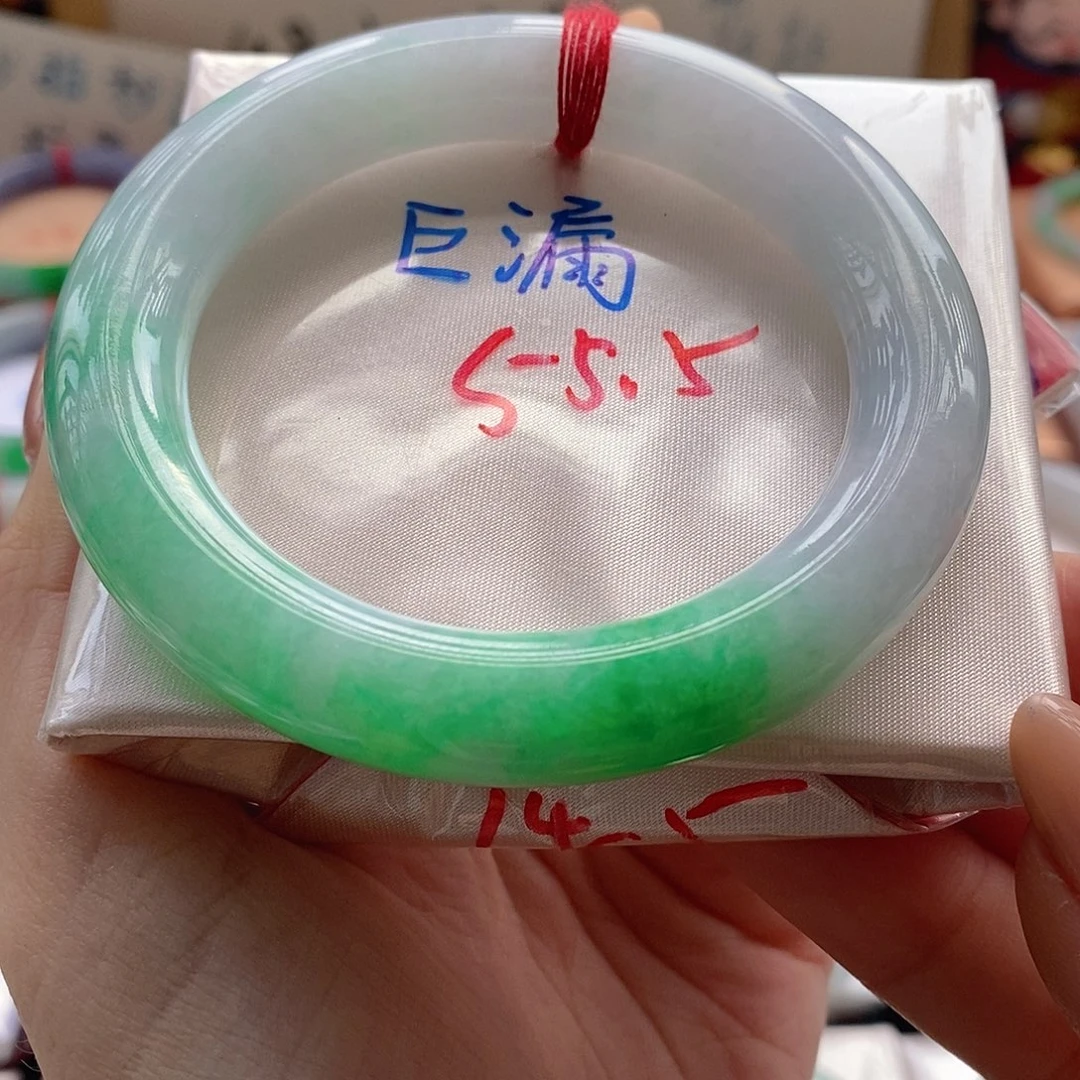 翡翠未镶嵌手镯1号