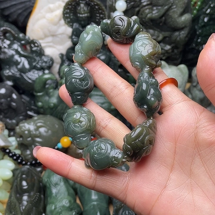 千***秀未镶嵌和田玉挂件