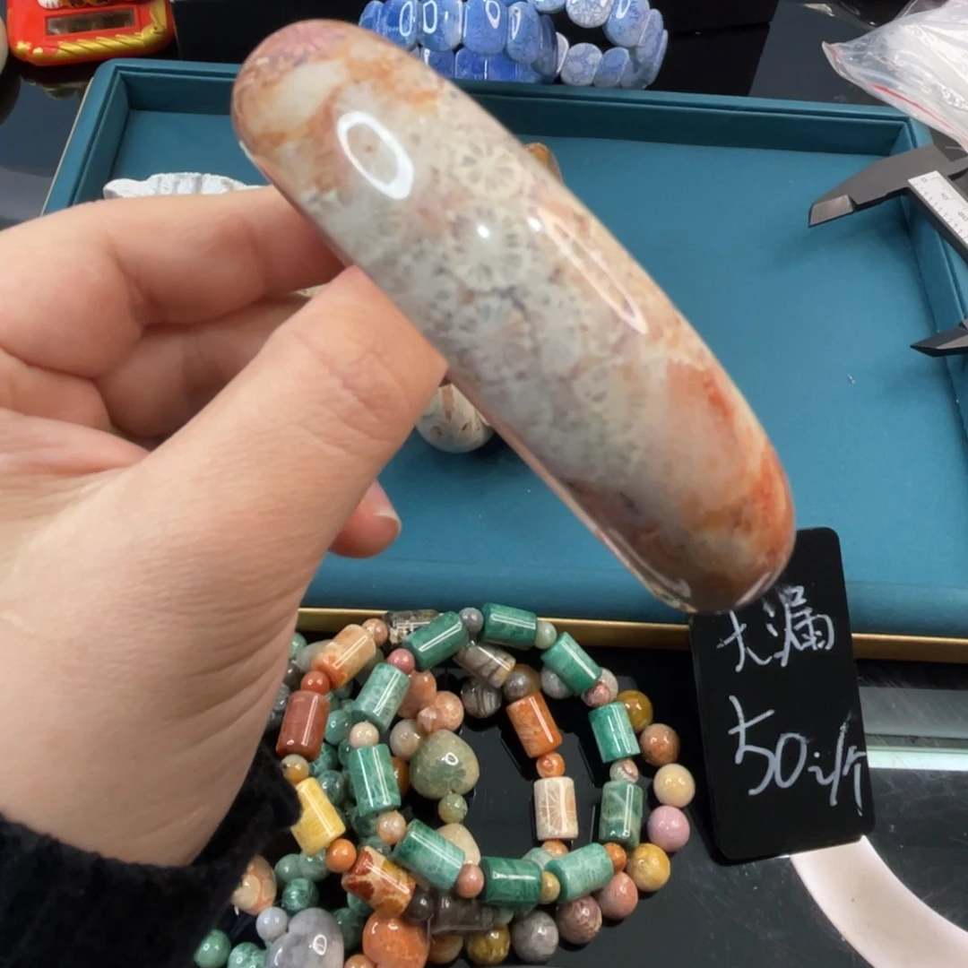 未镶嵌手镯硅化玉
