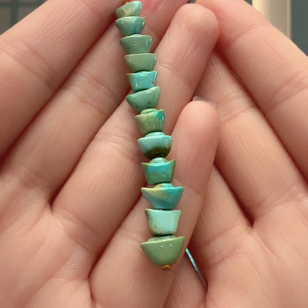 绿松石未镶嵌颈饰