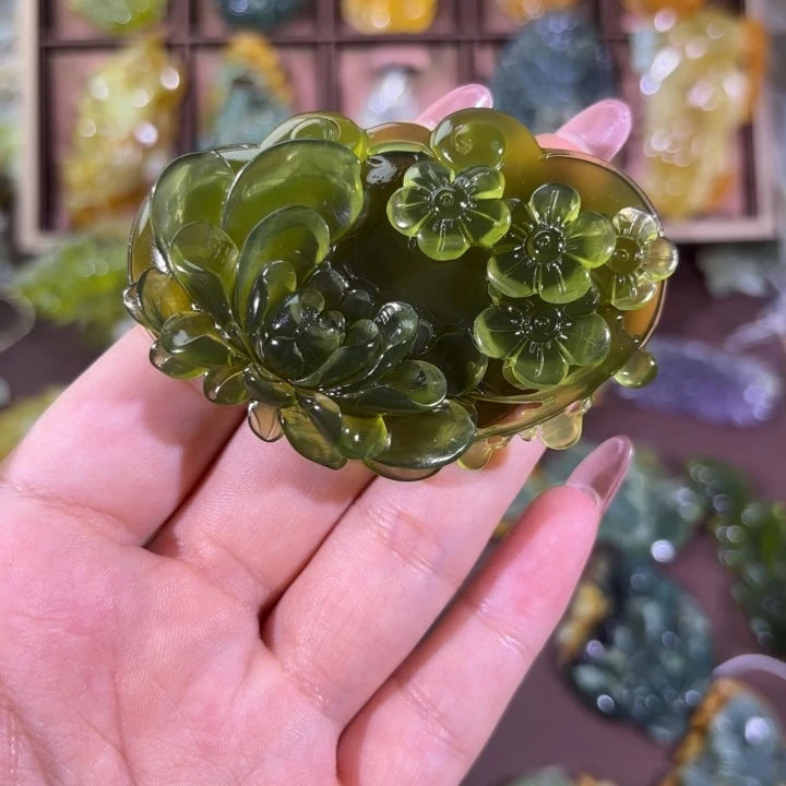 未镶嵌蛇纹石玉颈饰一**瑰
