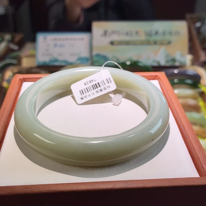 和田玉未镶嵌手镯20。 60
