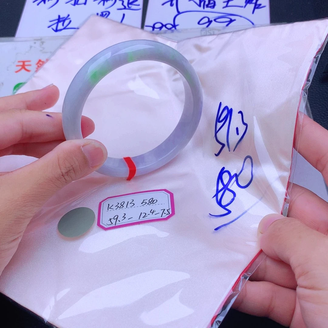 翡翠手镯未镶嵌我