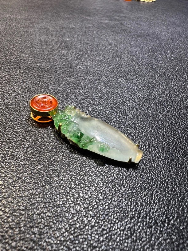 【宝瓶】翡翠吊坠 18K 金镶嵌