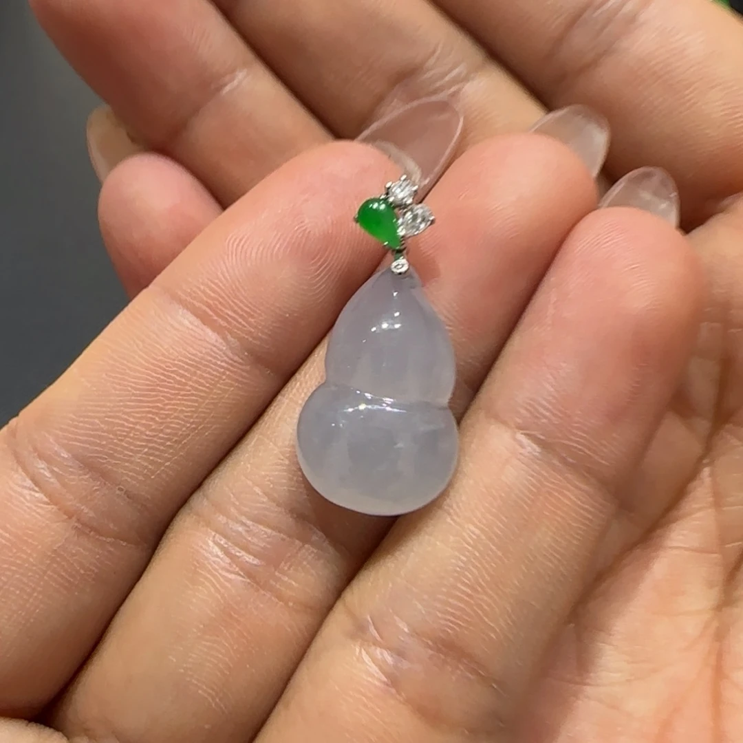 翡翠18K金镶嵌颈饰L葫芦