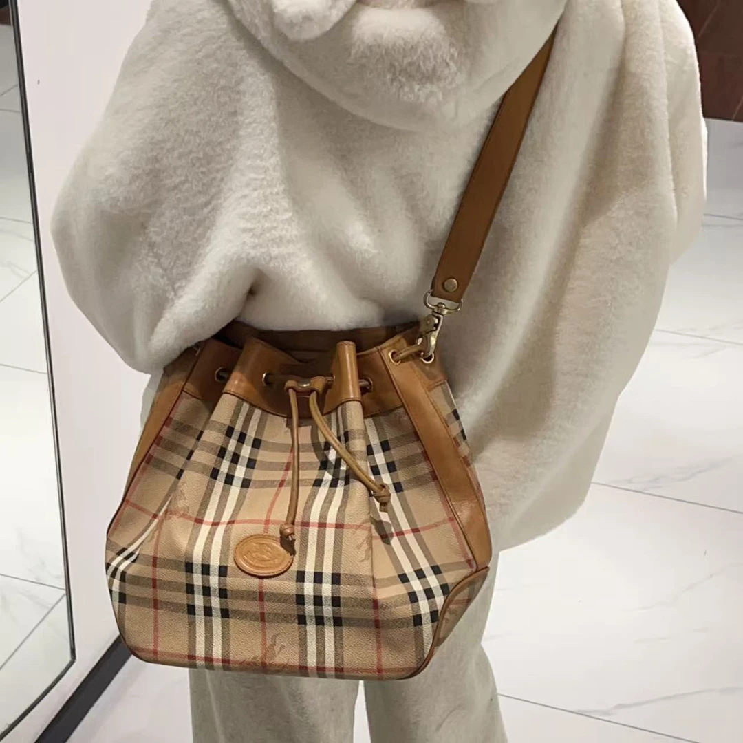 95新 BURBERRY/博柏利 巴宝莉水桶斜挎包/聪/95新